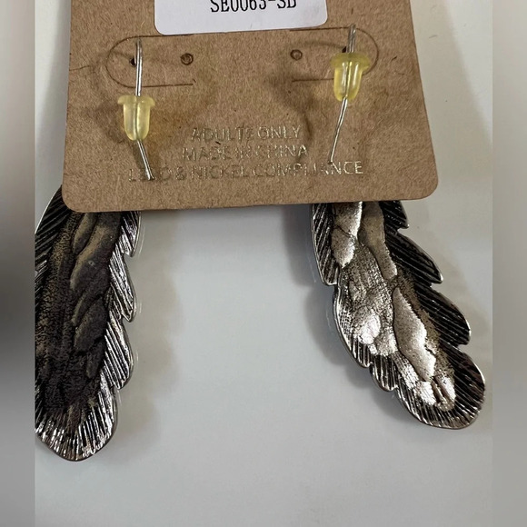 NEW Atipi Feather Earrings Silver Tone - Picture 5 of 6